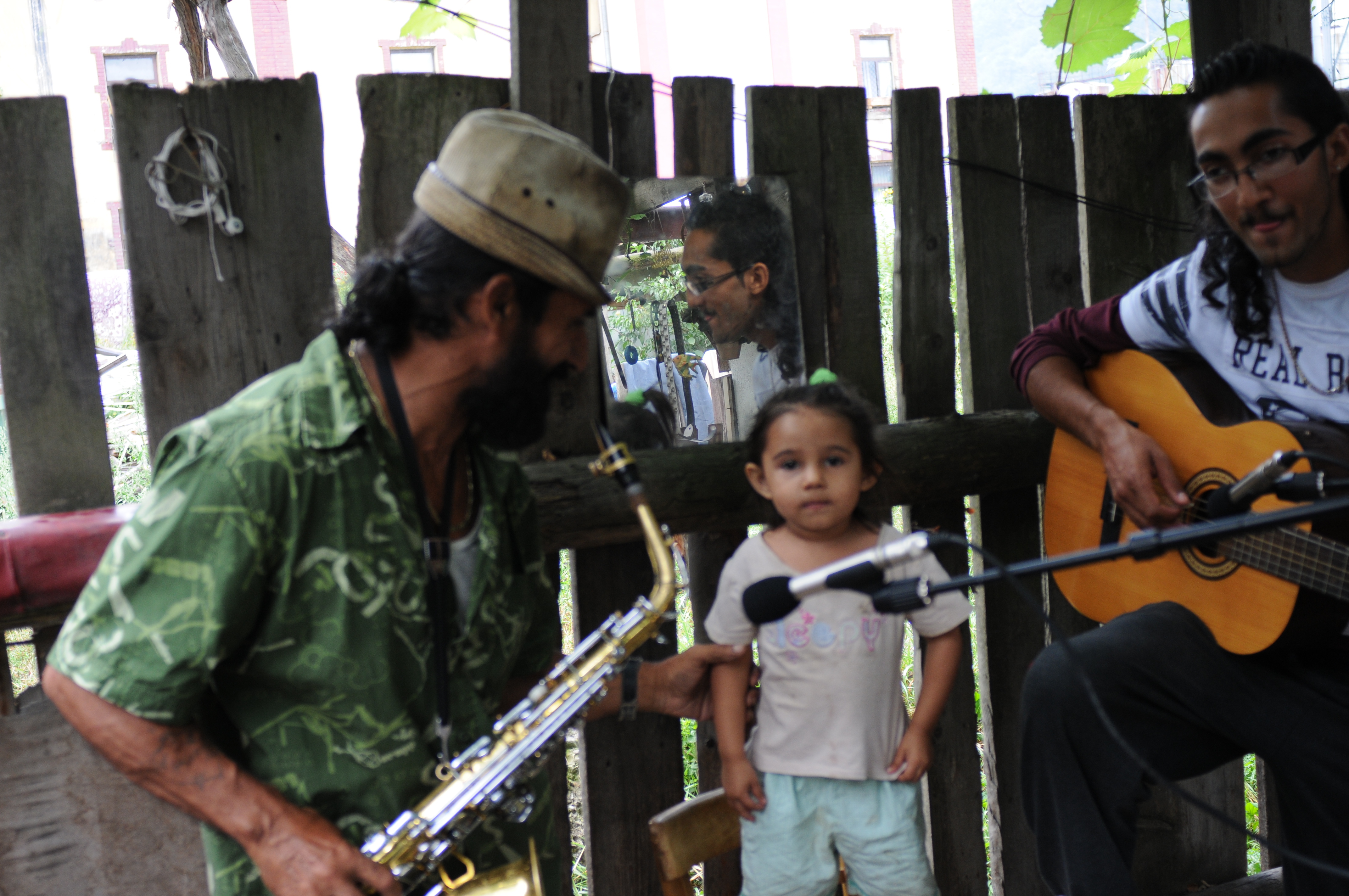 Devla miro, ma domukhes